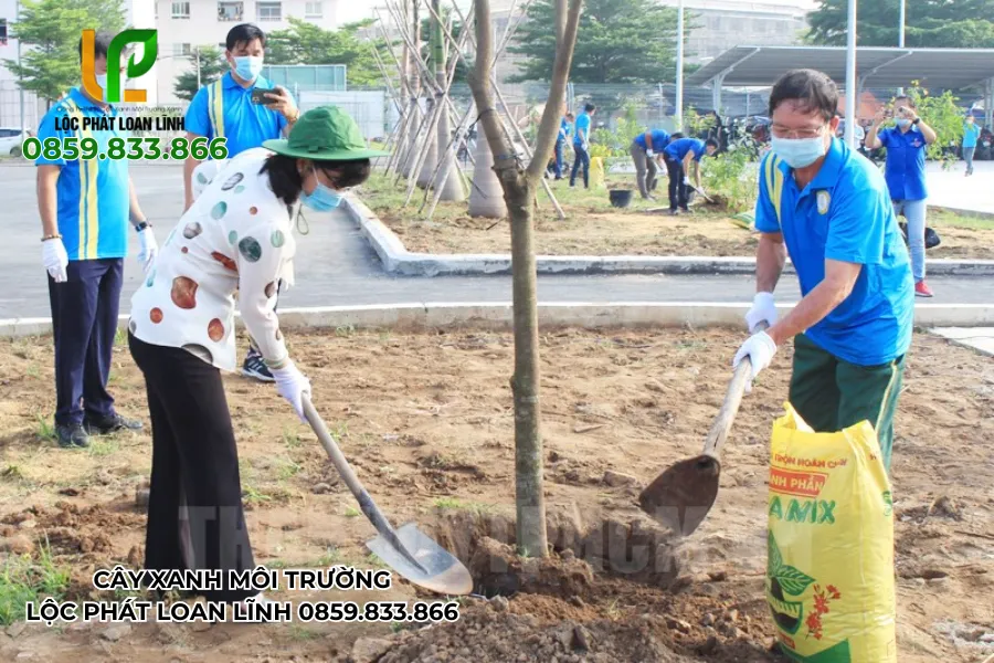Học sinh chăm cây mỗi ngày từ những hành động nhỏ
